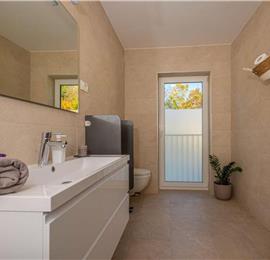 5 bedroom villa with pool near Crikvenica, sleeps 10